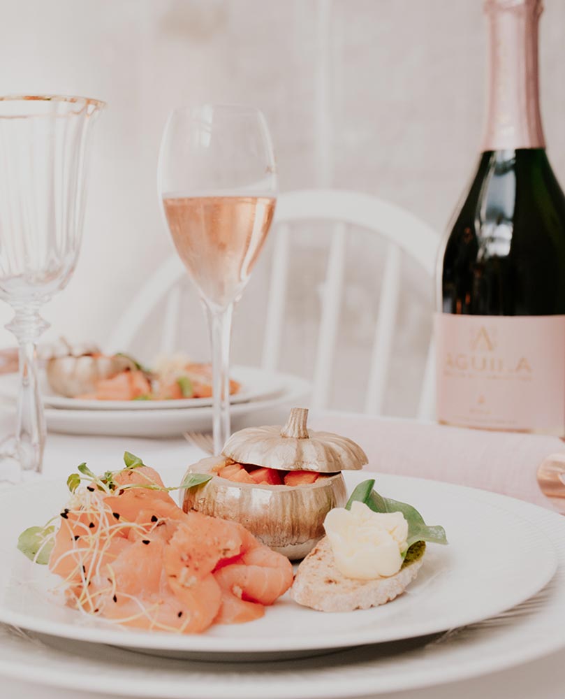 Cuvée rosé accompagnée de saumon fumé